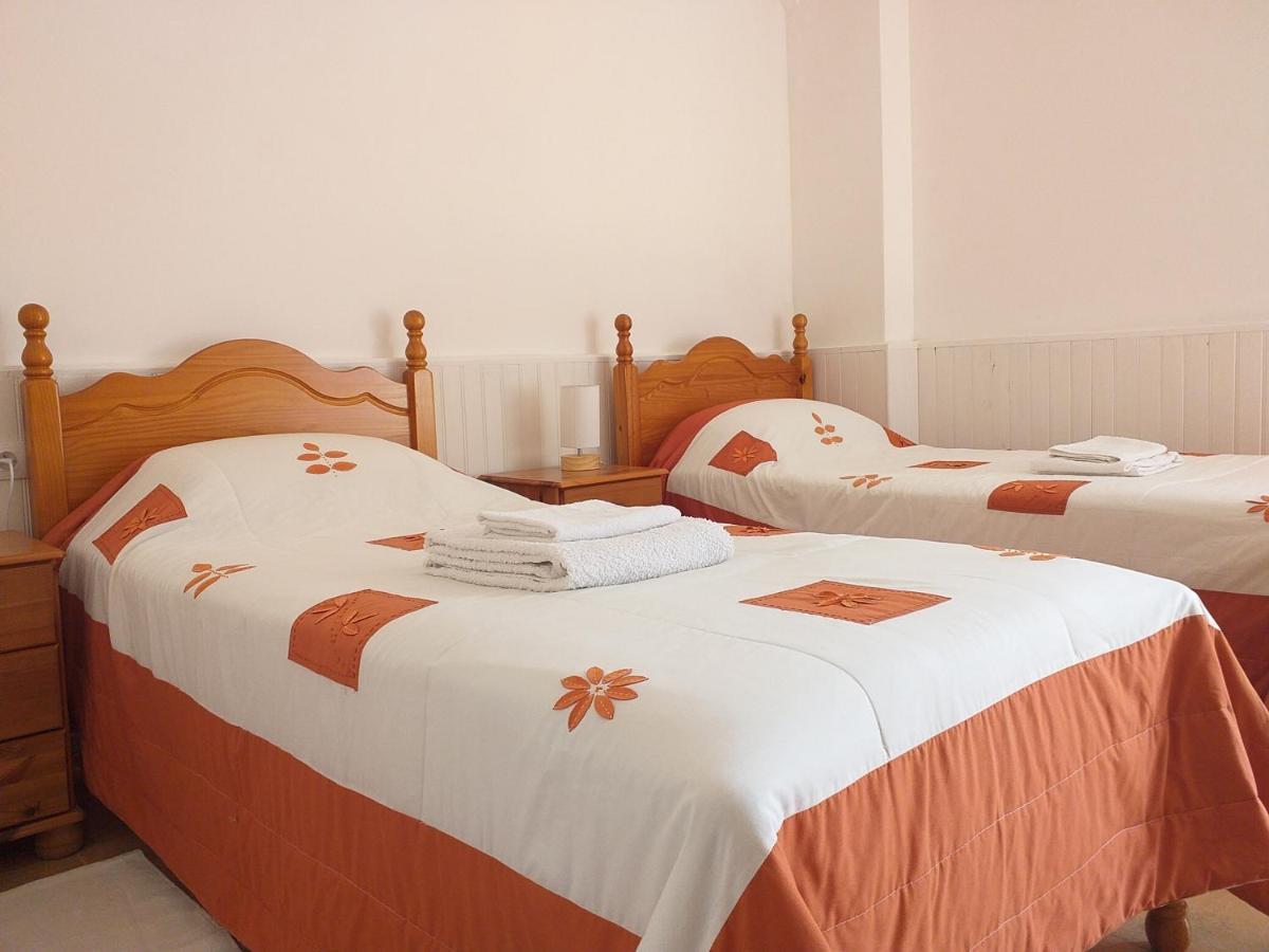 Bed and Breakfast Ancienne Ecole Cazaux-Villecomtal Exterior foto