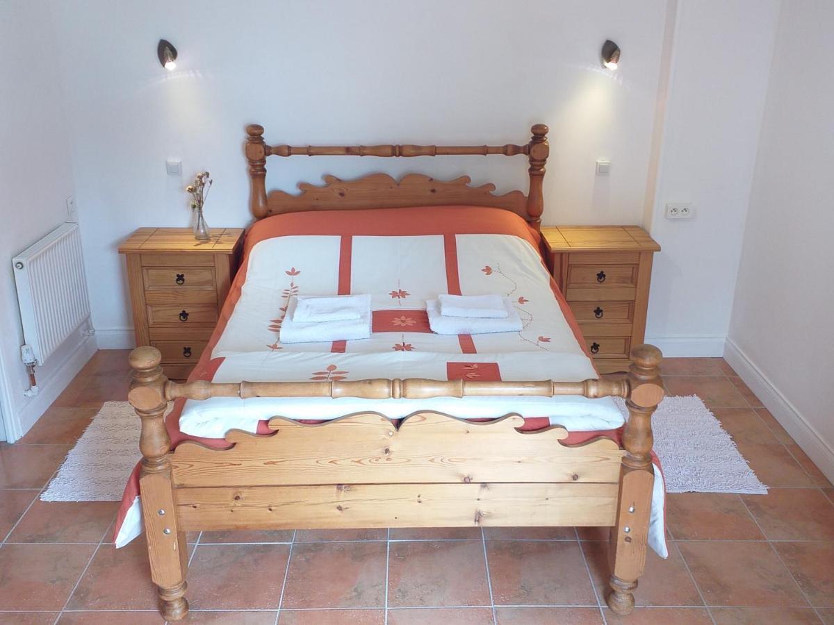 Bed and Breakfast Ancienne Ecole Cazaux-Villecomtal Exterior foto