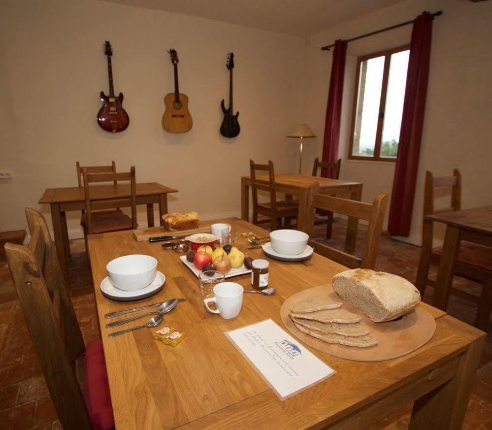 Bed and Breakfast Ancienne Ecole Cazaux-Villecomtal Exterior foto